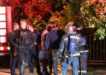 Έβαλε νάιλον σακούλα στο κεφάλι του αδερφού του και έκαψε το σπίτι – Η φωτιά αποκάλυψε την οικογενειακή τραγωδία (video)