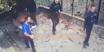 Alldaynews.gr Νέο βίντεο λίγο μετά την άγρια επίθεση του ροτβάιλερ – «Έχω σοκαριστεί, είχαμε το σκυλί 10 χρόνια», λέει ο γιος του τραυματία