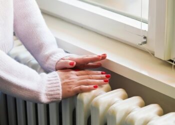 «Θα πεθάνουμε από το κρύο, μπαμπά;» – Πήγαν στο βουνό για πεζοπορία – Χαροπαλεύει ο 4χρονος γιος του, με υποθερμία ο ίδιος και η κόρη