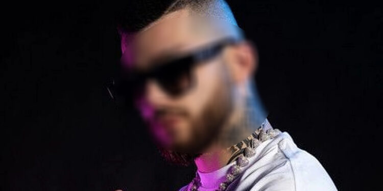 ΑΥΤΟΣ είναι o γνωστός τράπερ που συνελήφθη – Είχε στην κατοχή του ναρκωτικά λίγο πριν πάει να τραγουδήσει σε μαθητικό πάρτι