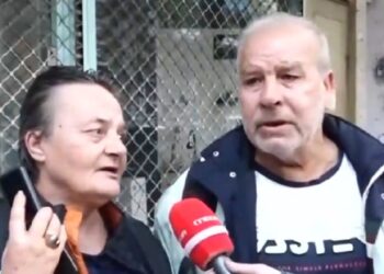 Βρέθηκε σπίτι για τους άστεγους που έμεναν εδώ και 3 χρόνια στο αυτοκίνητό τους – «Επιτέλους θα κοιμηθώ σε κρεβάτι»