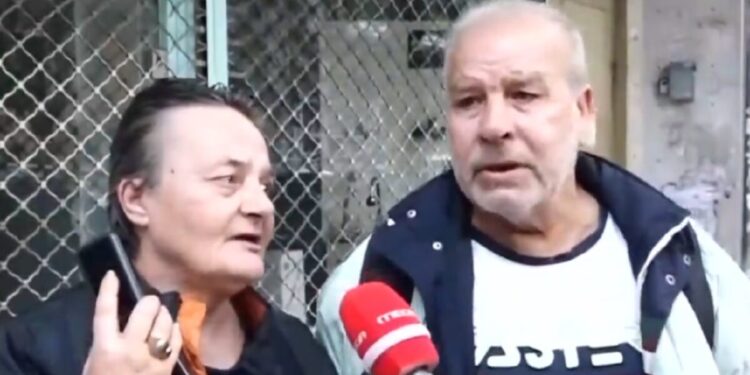 Βρέθηκε σπίτι για τους άστεγους που έμεναν εδώ και 3 χρόνια στο αυτοκίνητό τους – «Επιτέλους θα κοιμηθώ σε κρεβάτι»