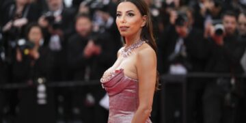 Alldaynews.gr Έκοψε τα μαλλιά της και πέταξε 15 χρόνια από πάνω της-Το τέλειο κούρεμα για γυναίκες άνω των 50