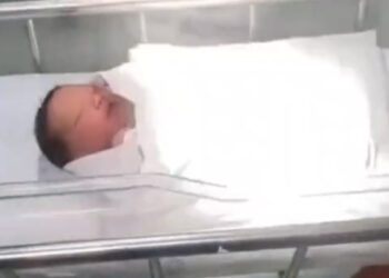 Αδιανόητο: Καθαρίστρια βρήκε ένα ζωντανό μωρό μέσα σε καζανάκι τουαλέτας