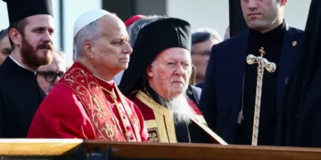 Ο πάπας Λέων και ο πατριάρχης Βαρθολομαίος απήγγειλαν μαζί το «Πιστεύω» στη Νίκαια Βιθυνίας – Η κοινή έκκληση ενότητας