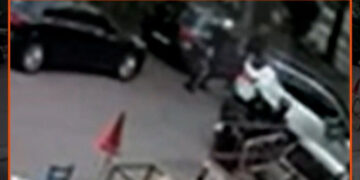 Η στιγμή που ο 29χρονος σκοτώνει στο ξύλο τον 58χρονο στον Νέο Κόσμο – Βίντεο ντοκουμέντο