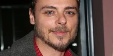 Νίκος Μίχας: Επίσημα γιατρός – Αναλαμβάνει καθήκοντα στις αεροδιακομιδές του ΕΚΑΒ