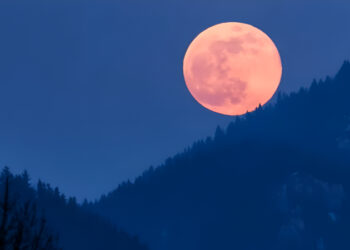 Αντίστροφη μέτρηση για το “φεγγάρι του κάστορα” – Η πιο μεγάλη και λαμπερή Υπερπανσέληνος του έτους