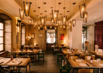 Παραδοσιακή Κρητική Κουζίνα στο Ηράκλειο: Η Φλόγα που Κρατά Ζωντανή την Παράδοση