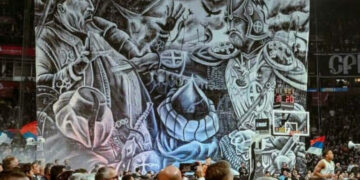 Έξαλλοι οι Τούρκοι για το πανό της Παρτιζάν στον αγώνα με τη Φενέρμπαχτσε – «Να τους καλωσορίσουμε θερμά στον επαναληπτικό αγώνα»