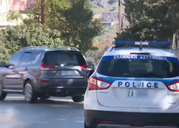 ΕΚΤΑΚΤΟ: Θρίλερ με καμένο άνδρα μέσα σε αυτοκίνητο – Δεμένος πισθάγκωνα με χειροπέδες (video)