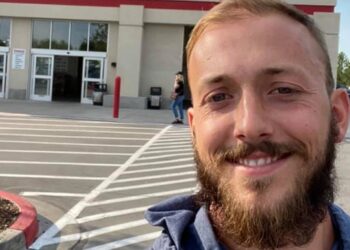 «Θα πεθάνουμε από το κρύο, μπαμπά;» – Πήγαν στο βουνό για πεζοπορία – Χαροπαλεύει ο 4χρονος γιος του, με υποθερμία ο ίδιος και η κόρη