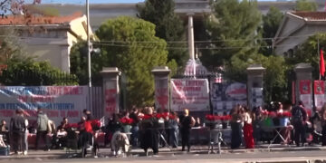 Alldaynews.gr Πολυτεχνείο: Ξύλο και ζημιές μέσα στο κτήριο – Στο νοσοκομείο τραυματίες