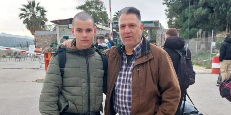 Alldaynews.gr Τριήμερο πένθος στις Ένοπλες Δυνάμεις για τον θάνατο του 19χρονου Ραφαήλ σε πεδίο βολής – Μάχη για την ζωή του δίνει ο 39χρονος επιλοχίας