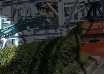 Τρομακτικό Βίντεο από την τραγωδία σε Λούνα Παρκ στη Στοκχόλμη: Γυναίκα εκτοξεύεται 6 μέτρα από τρενάκι