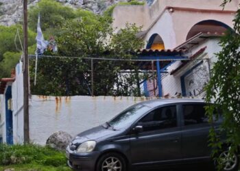 Από χτύπημα στο κεφάλι έπεσε νεκρή η 75χρονη – Κάμερα κατέγραψε τους δράστες να μπαίνουν στο σπίτι της (video)