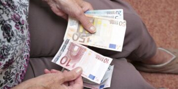 Πριν μια ώρα μαθεύτηκε και επίσημα: Καταπληκτικά νέα για όλους τους Έλληνες που είναι πάνω από 60 χρονών