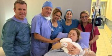Αυτή είναι η πρώτη γυναίκα στην Ελλάδα που έφερε στον κόσμο δύο παιδιά μετά από μεταμόσχευση ωοθηκών