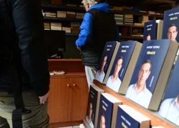 Το βιβλίο του Αλέξη Τσίπρα «Ιθάκη» εξαντλήθηκε μέσα σε λίγες ώρες: Πουλήθηκαν 33.000 αντίτυπα