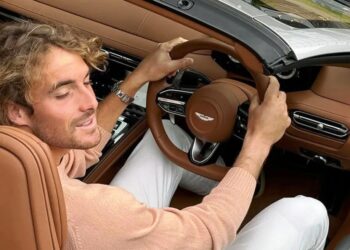 «Δεν οδηγούσε ο Τσιτσιπάς» λέει ο δικηγόρος του τενίστα για το αυτοκίνητο που έτρεχε με 210 χλμ. στην Αττική Οδό