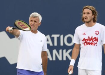 Ο πατέρας του Στέφανου Τσιτσιπά υποστήριξε ότι εκείνος οδηγούσε με 213 χλμ. την Lotus αλλά η Τροχαία δεν το δέχτηκε (video)