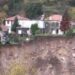 Αγωνία στους κατοίκους που εγκαταλείπουν: Μεγάλη κατολίσθηση από την κακοκαιρία – Σπίτια είναι έτοιμα να καταρρεύσουν (video)