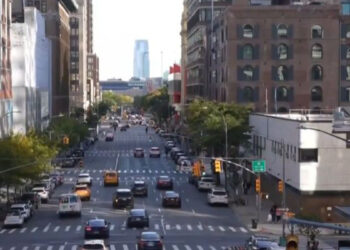 Ένας μήνας shutdown στις ΗΠΑ: Δημόσιοι υπάλληλοι χάνουν σπίτια και αυτοκίνητα – «Μοιραζόμαστε κονσέρβες και μακαρόνια»