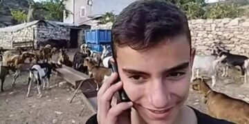 O Βασίλης από τη Νάξο είναι 13 χρονών βοσκός, αριστούχος και ξυπνάει από τις 5 τα χαράματα