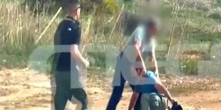 Μακελειό στα Βορίζια: Άγνωστος επιτέθηκε στο συνεργείο του «Live News» μετά τη σύλληψη των τριών αδελφών