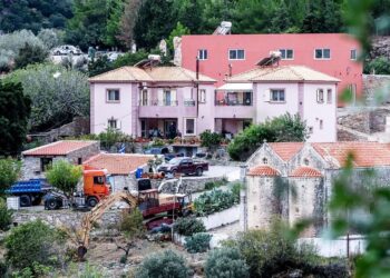 Θρίλερ χωρίς τέλος στα Βορίζια: Αγνοείται ο γιος της 56χονης που σκοτώθηκε