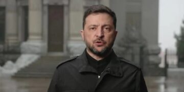 Δραματικό διάγγελμα Ζελένσκι: «Βρισκόμαστε σε δίλημμα ή θα χάσουμε τον βασικό μας εταίρο ή την αξιοπρέπεια της Ουκρανίας»