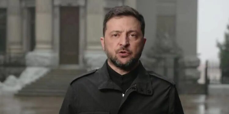 Δραματικό διάγγελμα Ζελένσκι: «Βρισκόμαστε σε δίλημμα ή θα χάσουμε τον βασικό μας εταίρο ή την αξιοπρέπεια της Ουκρανίας»