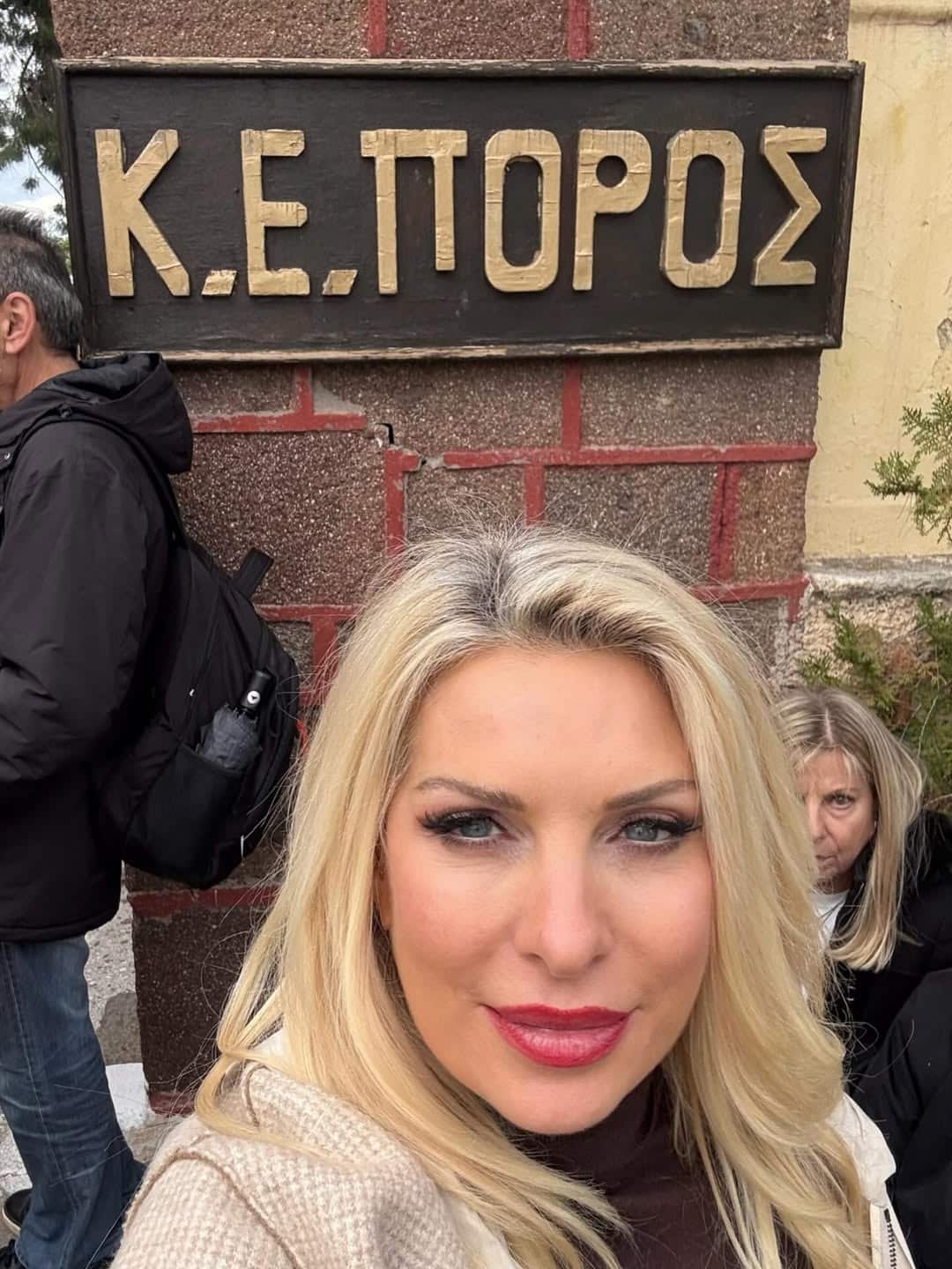 Δυο μέτρα άντρας: Περήφανη η Μενεγάκη με την νέα φωτογραφία του γιου της από το Ναυτικό 14 12