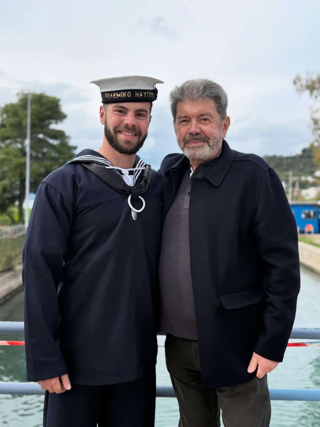 Δυο μέτρα άντρας: Περήφανη η Μενεγάκη με την νέα φωτογραφία του γιου της από το Ναυτικό 4 2 2