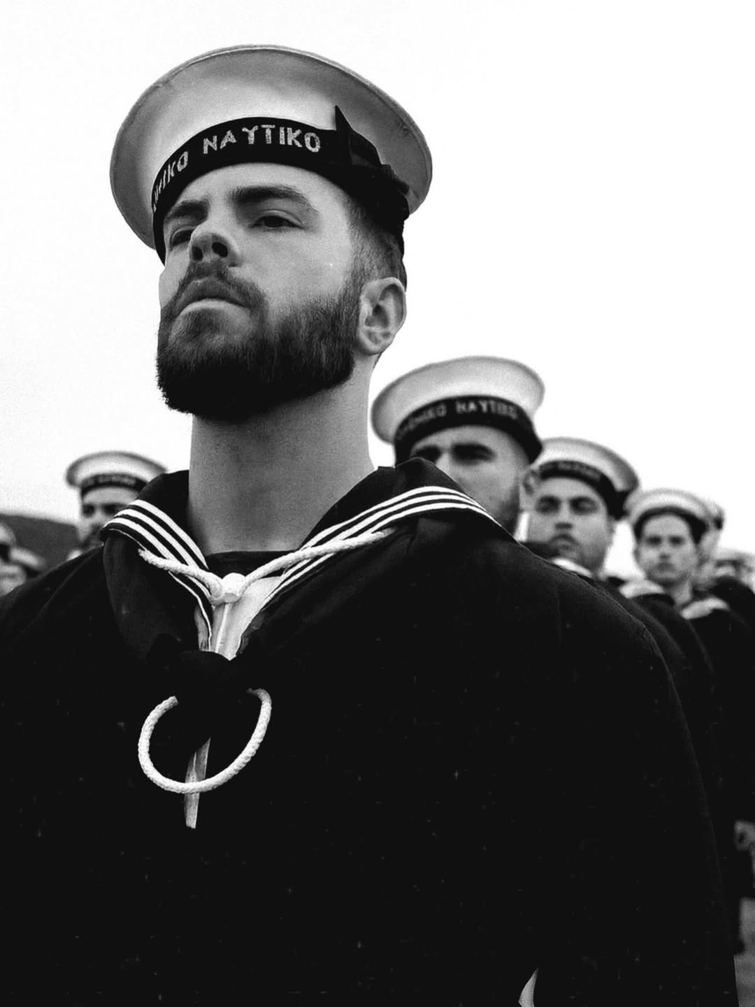 Δυο μέτρα άντρας: Περήφανη η Μενεγάκη με την νέα φωτογραφία του γιου της από το Ναυτικό 2 2 7