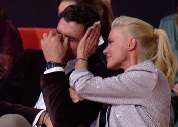 Ο κακός του Παρά Πέντε λύγισε στο reunion και το Twitter συγκινήθηκε: «Έχει πλαντάξει, πρέπει να είναι πολύ ευαίσθητη ψυχή»