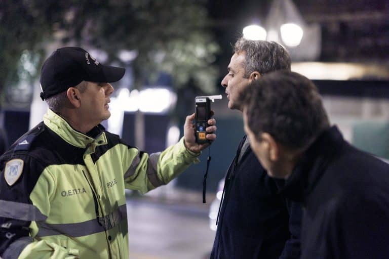 Χαμός με την φωτογραφία του Μητσοτάκη - Γιατί έκανε αλκοτέστ πεζός; 2 25 12 14 0009 dpn7143 768x512 1