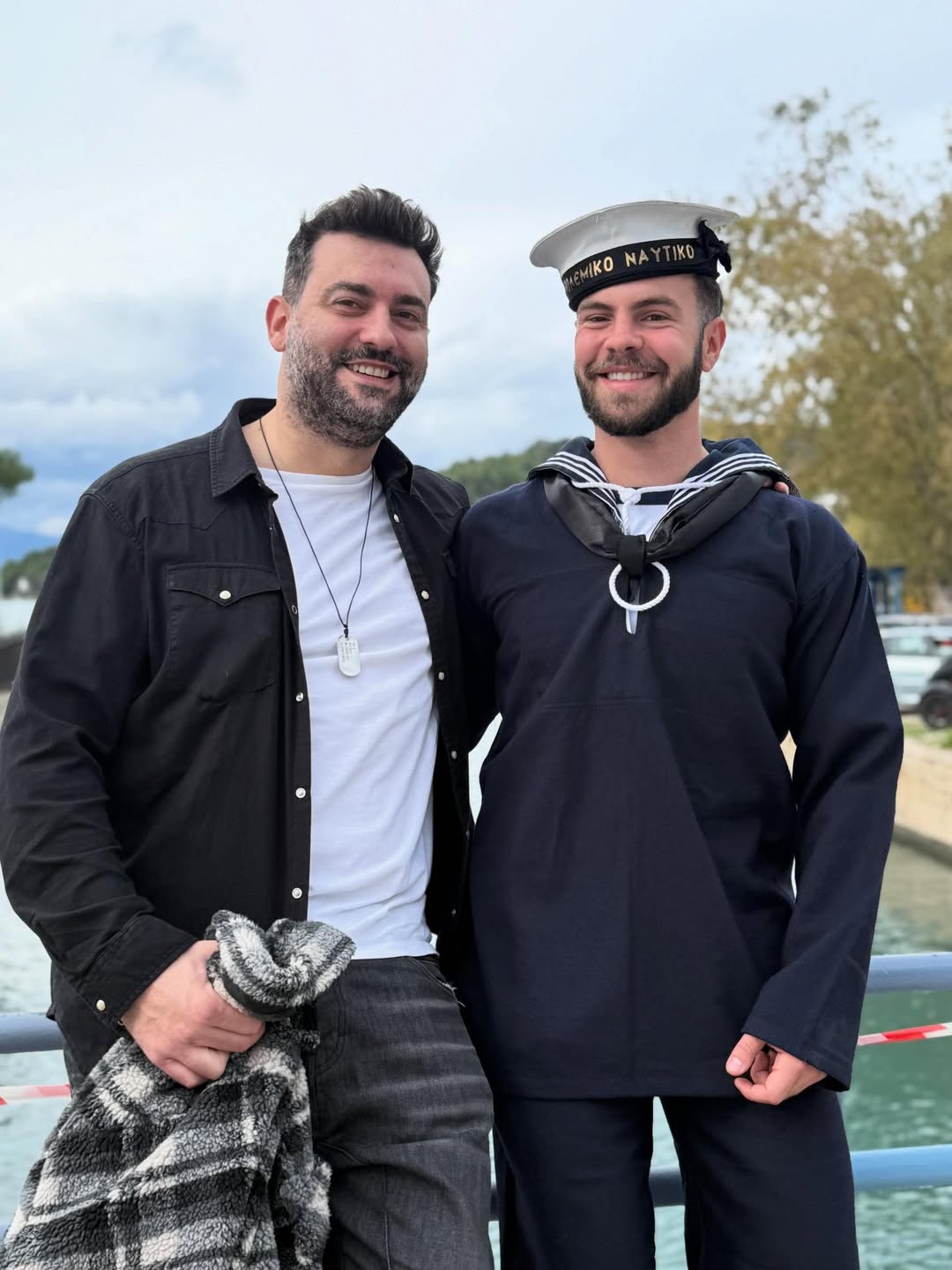 Δυο μέτρα άντρας: Περήφανη η Μενεγάκη με την νέα φωτογραφία του γιου της από το Ναυτικό 8 6