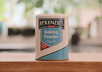 Μαγειρική σόδα στα κουφώματα των παραθύρων: σε τι χρησιμεύει και ποια είναι τα οφέλη της