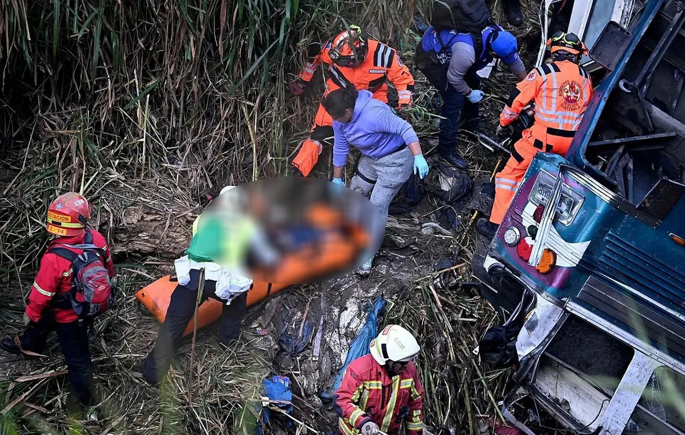 Alldaynews.gr Τραγωδία: 14 νεκροί μαθητές, 2 ενήλικοι και 20 τραυματίες σε τροχαίο με σχολικό λεωφορείο – Σε σοκ οι γονείς (video)