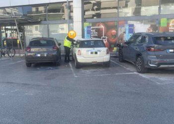 Βροχή πέφτουν οι κλήσεις στα super market -Αφαίρεση διπλώματος και πρόστιμο έως 150 ευρώ για τους οδηγούς ΙΧ