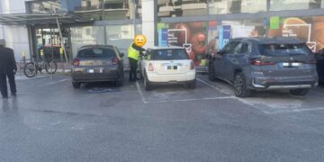 Alldaynews.gr Βροχή πέφτουν οι κλήσεις στα super market -Αφαίρεση διπλώματος και πρόστιμο έως 150 ευρώ για τους οδηγούς ΙΧ