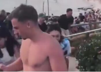 Τρομοκρατική επίθεση με πυροβολισμούς σε διάσημη παραλία του Σίδνεϊ – 10 οι νεκροί, οι δράστες στόχευαν παιδιά