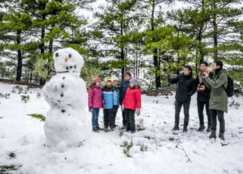 Καιρός Πρωτοχρονιάς: Το 2026 μας υποδέχεται με χαμηλές θερμοκρασίες, χιόνια και παγετό – Η πρόγνωση των επόμενων ημερών
