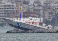 Alldaynews.gr Σκάφος του Λιμενικού “καβάλησε” τον κυματοθραύστη στο λιμάνι