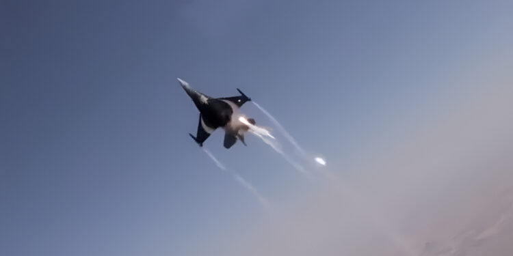 Ανεβάζει τους τόνους η Άγκυρα – Εμπλοκή οπλισμένων τουρκικών F-16 που παραβίασαν το FIR Αθηνών με ελληνικά μαχητικά