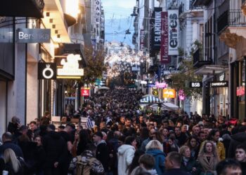 Τι ώρα κλείνουν μαγαζιά και σούπερ μάρκετ σήμερα 31/12