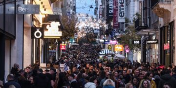 Τι ώρα κλείνουν μαγαζιά και σούπερ μάρκετ σήμερα 31/12