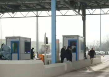 Σηκώνουν τις μπάρες σε διόδια και ενισχύουν τα μπλόκα οι αγρότες – Κλιμακώνονται οι κινητοποιήσεις