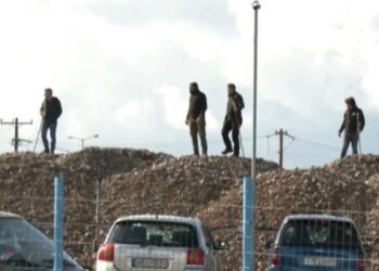 Αγρότης κατά αστυνομικού με την… κατσούνα – Η φωτογραφία από τα Χανιά που έγινε viral